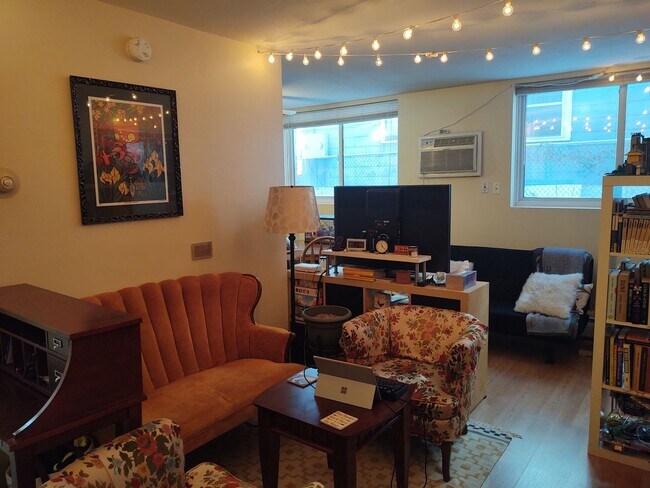 Interior Photo - 2440