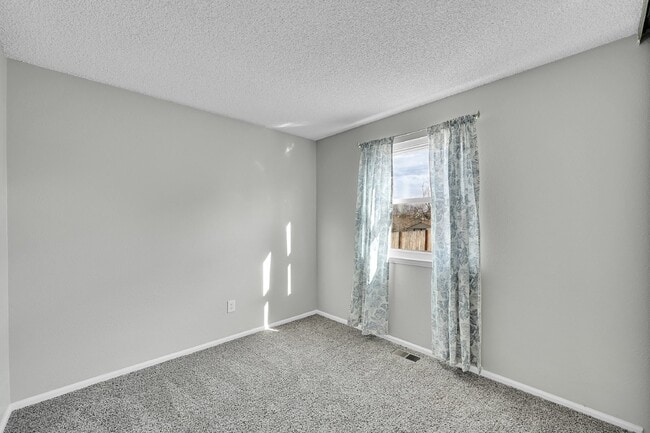 Building Photo - $2,375.00 - 3 Beds,2 Baths, Single Family ...