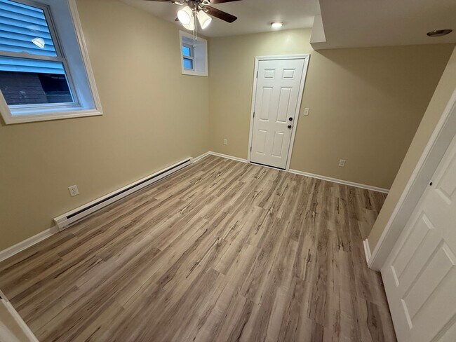 Building Photo - 2537 N Weil St