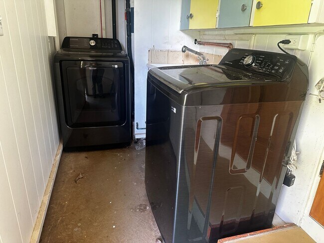 Building Photo - 3313 Manoa Rd