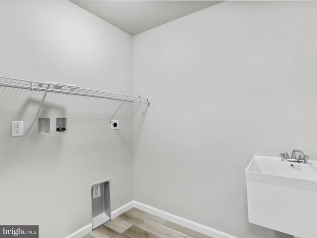 Building Photo - 129 Delano Dr