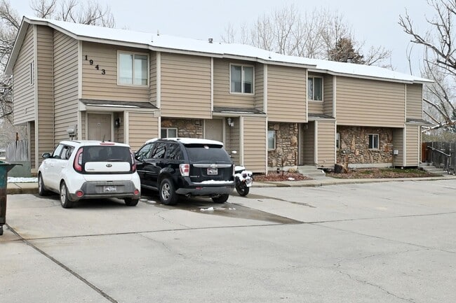 Building Photo - 2 bed 1 Bath townhouse