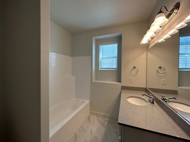 Building Photo - 3 Bedroom 2 Bathroom House in Eagle Mounta...