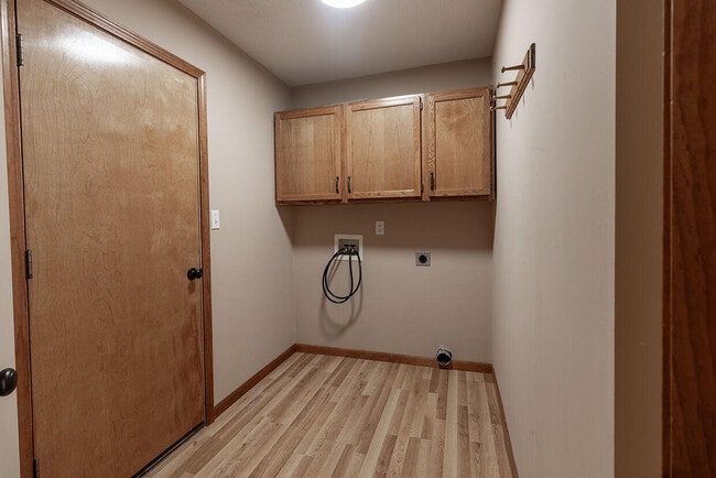 Building Photo - 1302 Look Out Ct