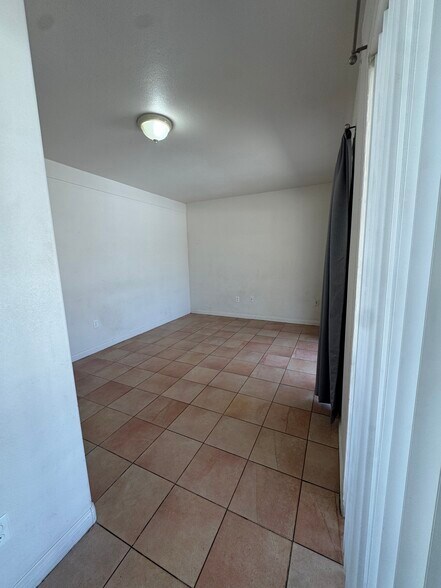Building Photo - 758 W Longden Ave