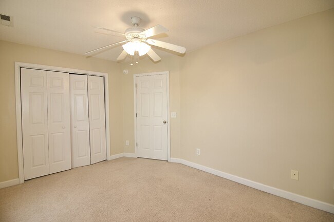 Building Photo - Great 3 bed + bonus house in Aberdeen