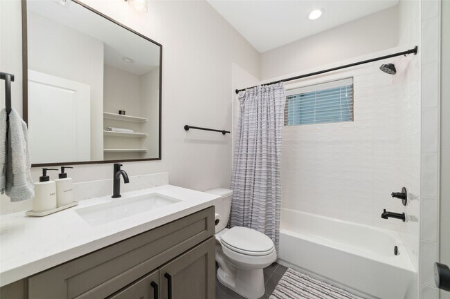 Building Photo - 3705 Creekmont Grn Ln