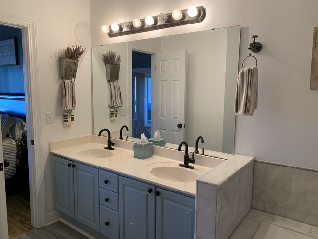 Dual Sinks - 18700 Nautical Dr