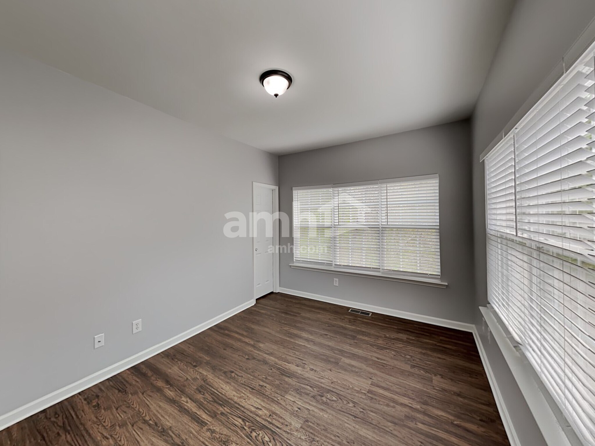 Building Photo - 633 Lincolnwood Ln