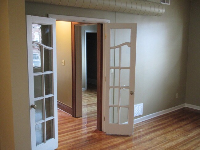 Building Photo - 556 S 26th Ave