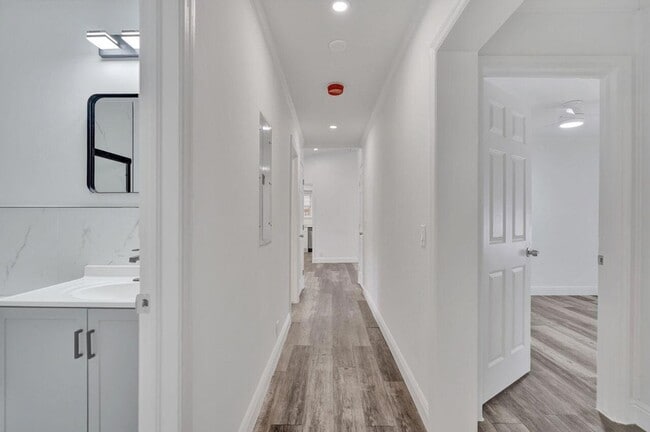 Building Photo - 229 SW 1st Ave