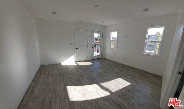 Building Photo - 13707 W Magnolia Blvd