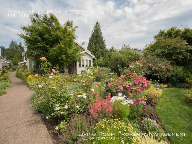 Building Photo - 7051 SE Clinton St