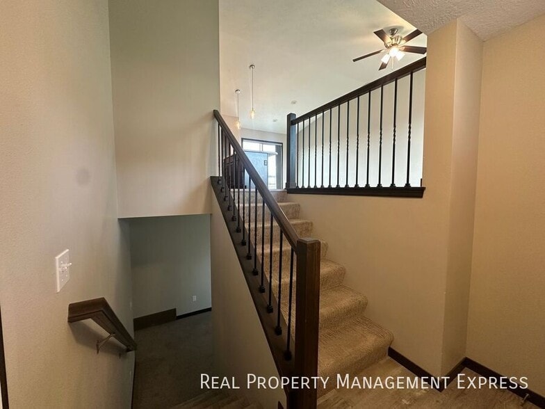 Building Photo - $500 OFF First Month's Rent! 4 Bed 3 Bath ...