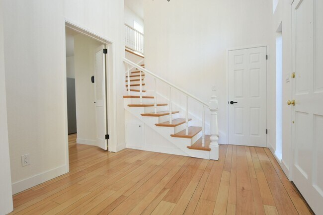 Building Photo - 5318 Fairway Dr