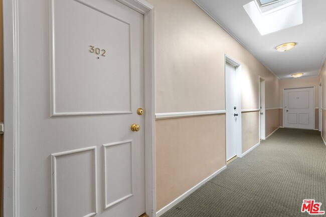 Building Photo - 7270 Hillside Ave