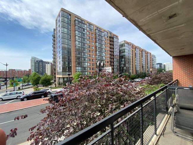 Building Photo - Lovely 1 BR + Den/1 BA Condo in Mount Vern...