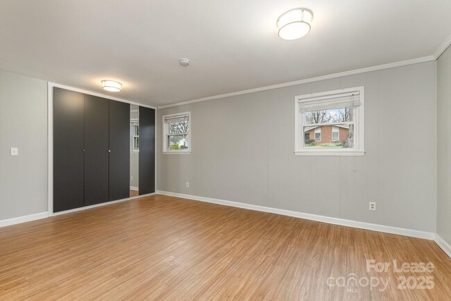 Building Photo - 4014 Sulkirk Rd