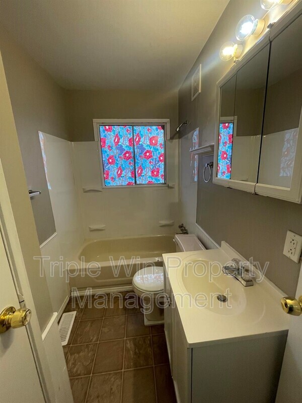 Building Photo - 915 Mullanphy Ln