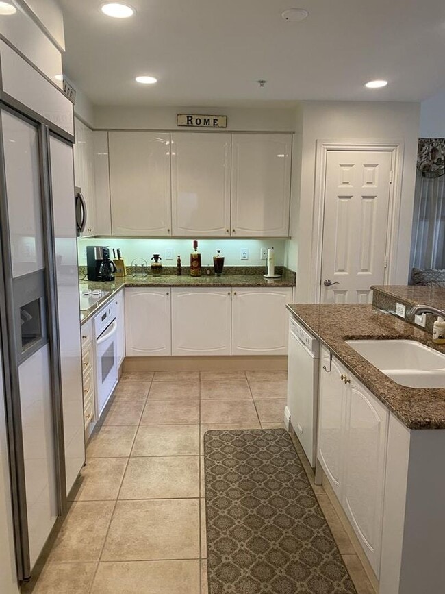 Building Photo - Esplanade