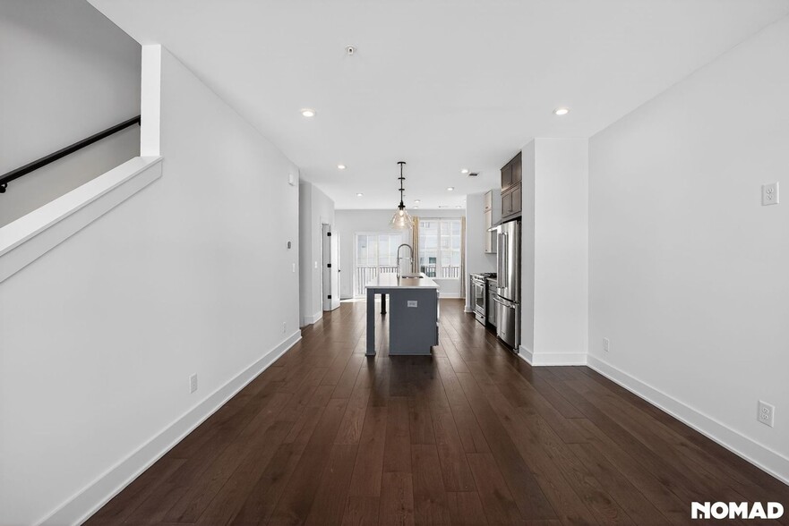 Building Photo - 201 New St