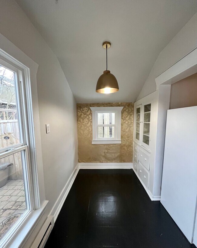Building Photo - Phinney Ridge Cottage