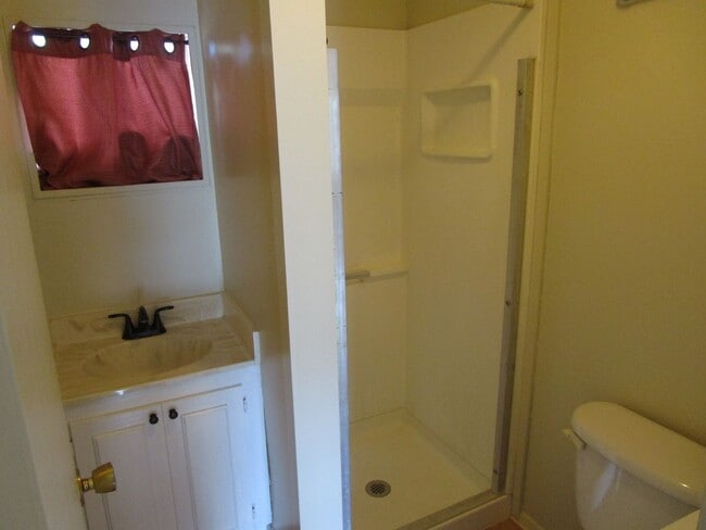 Building Photo - *APPLICATIONS PENDING* 3 Bedroom Home on 3/4 Acre - Available Soon!