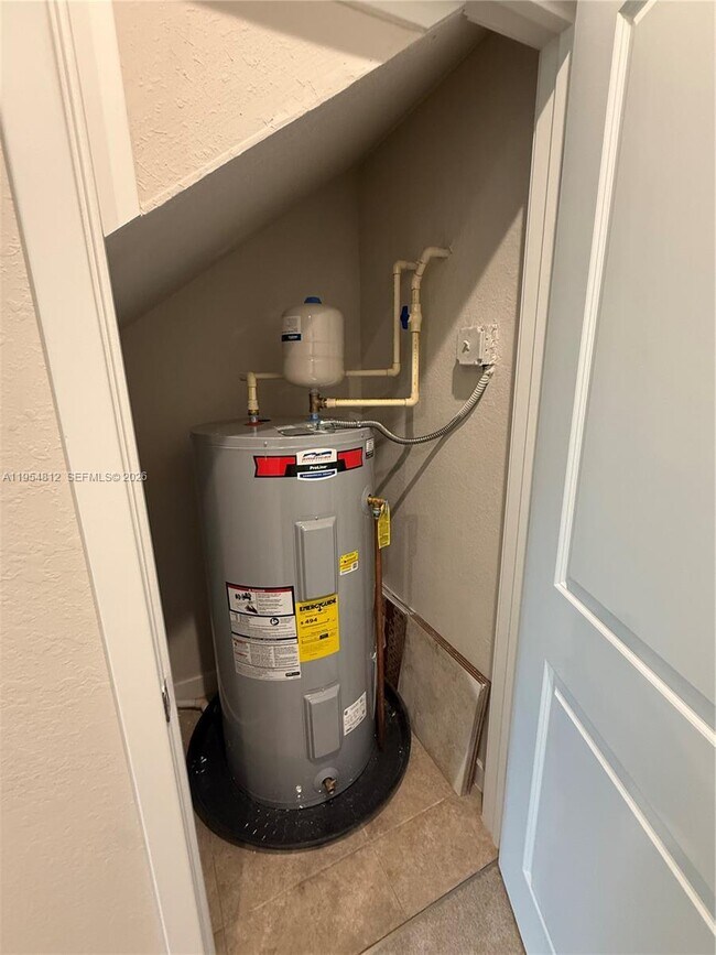 Building Photo - 585 NW 11th St