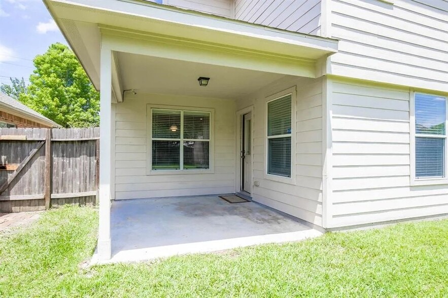 Building Photo - 17031 Sperry Landing Dr