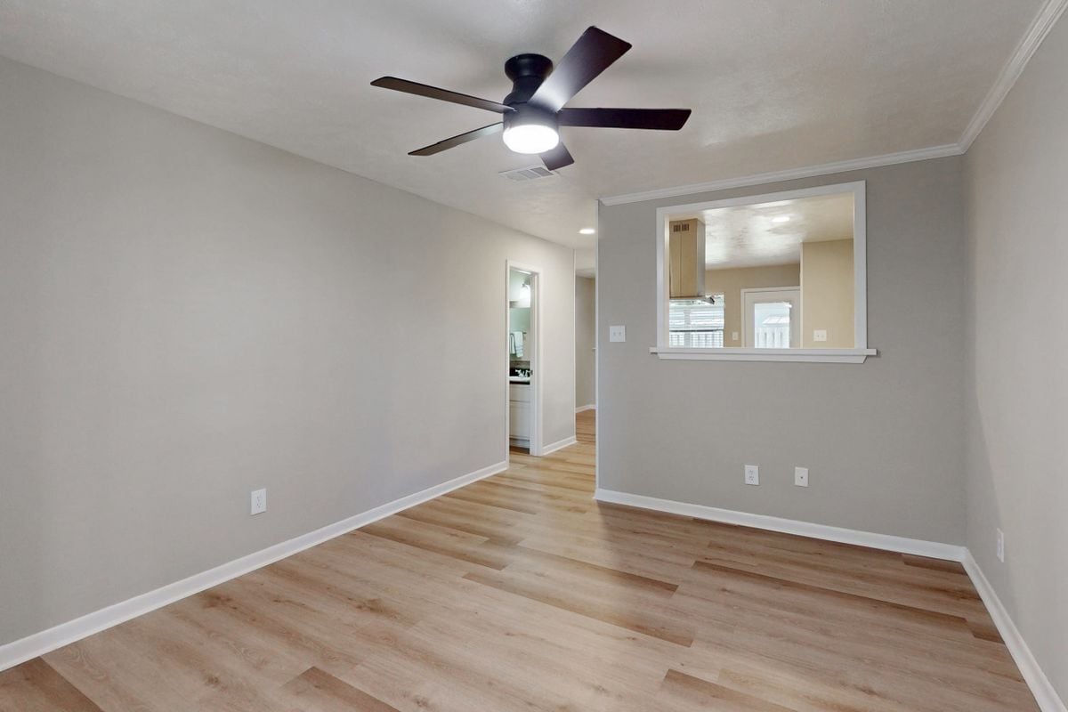 Building Photo - 1409 Airline Dr