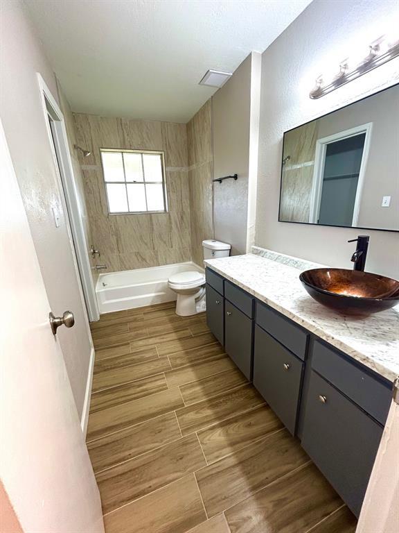 Building Photo - 5926 Darkwood Dr