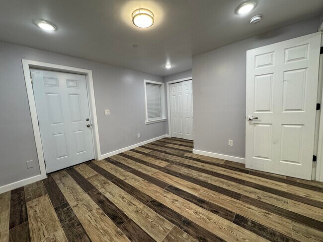 Building Photo - 102 Old Bergen Rd