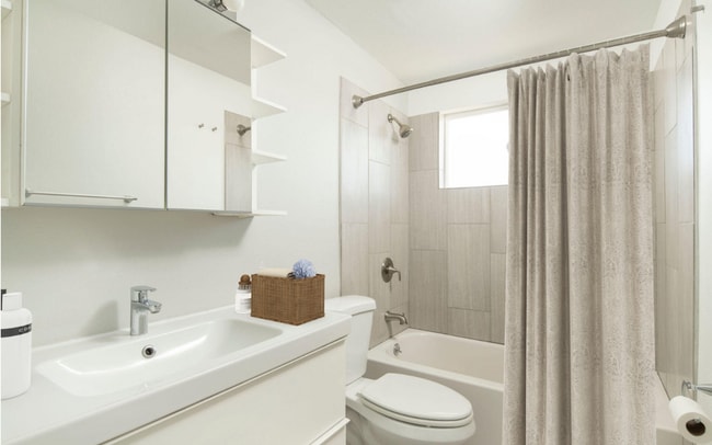 Building Photo - Stylish Arcadia Lite Living with Vintage C...