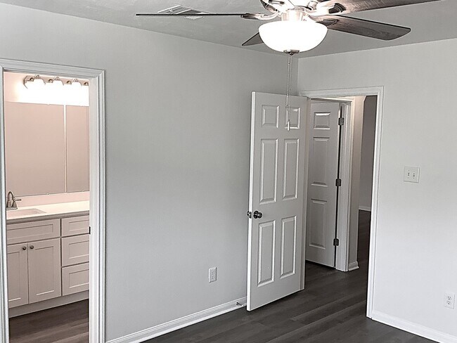 Building Photo - 910 Redcrest Springs Ct