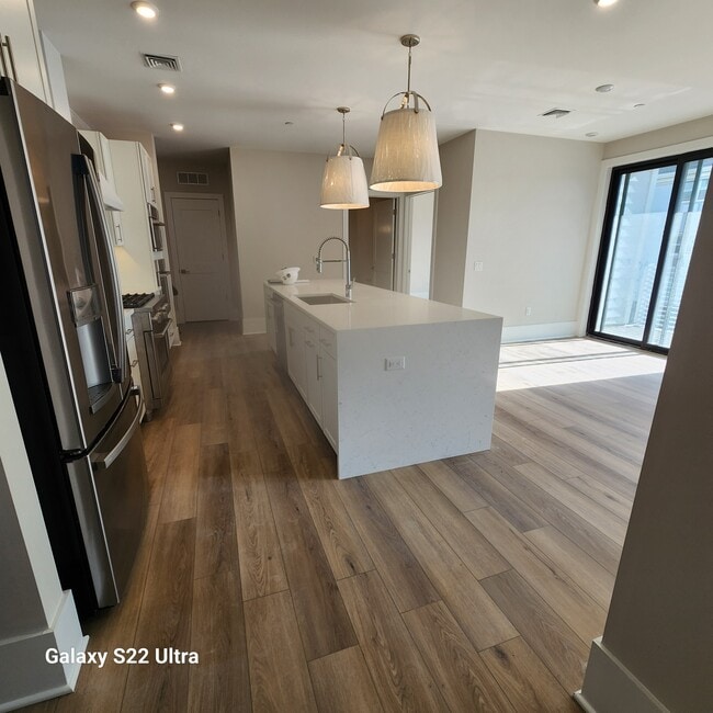 Building Photo - 215 2nd Ave