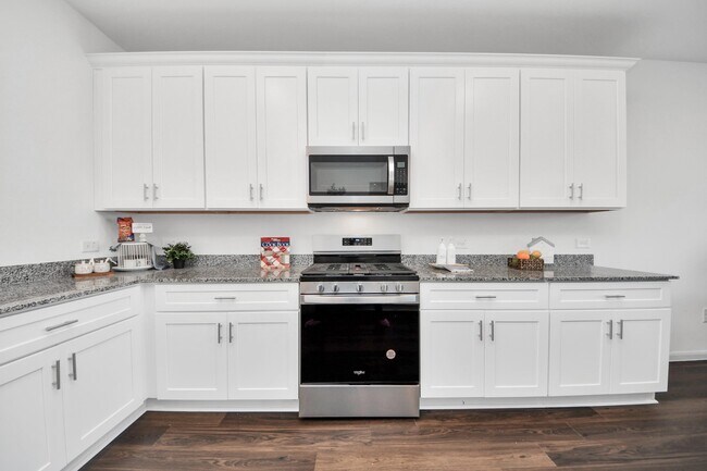 Building Photo - 25927 Chicory Dr