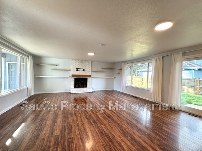 Building Photo - 823 NW 7th Ave