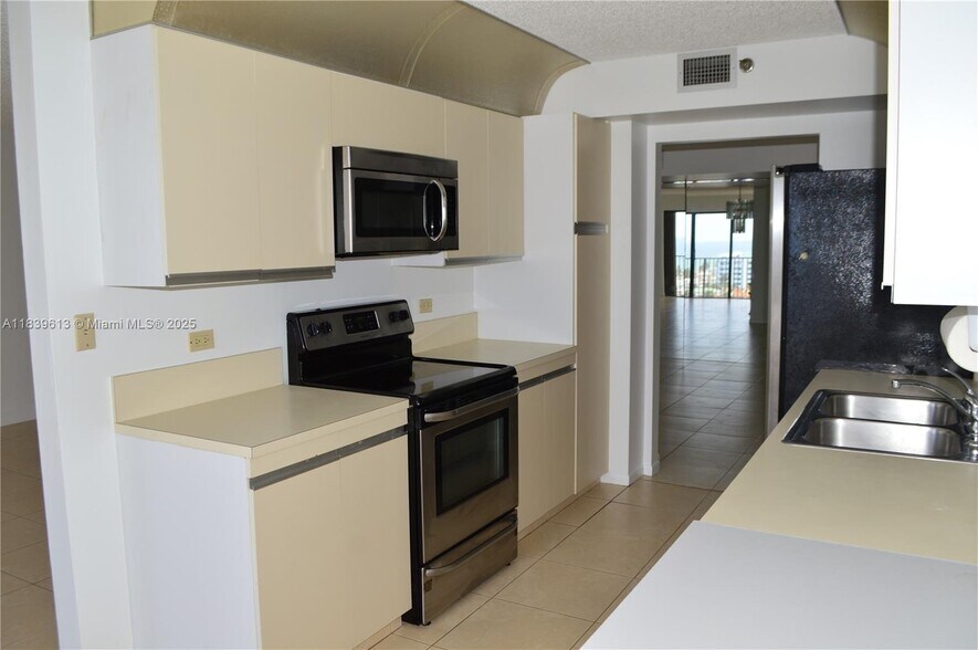 Building Photo - 1201 S Ocean Dr