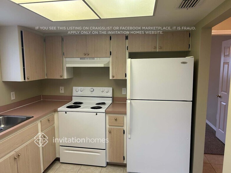 Building Photo - 5244 SW 19th Pl