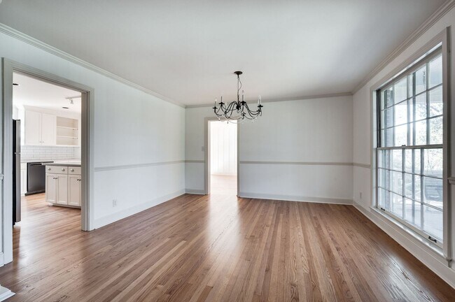 Building Photo - Fantastic renovated 5BE/4BA family home on beautiful oversized private Lot in the heart of Belle ...