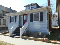 Building Photo - Awesome 3bed 2 bath house in downtown Kala...