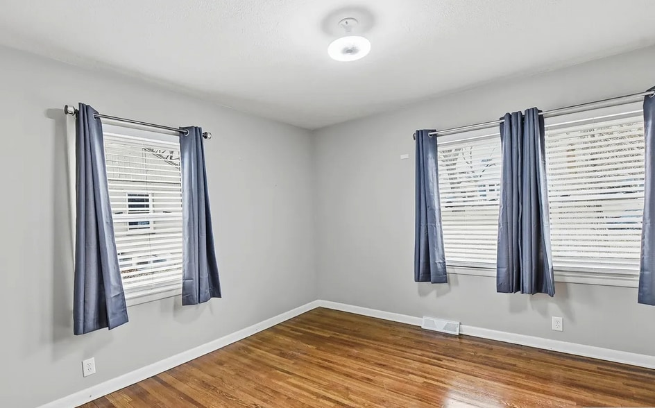 Master Bedroom - 7733 Webster St