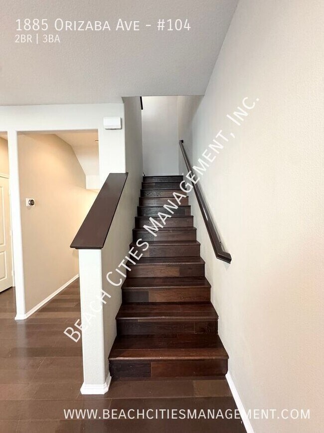 Building Photo - 1885 N Orizaba Ave