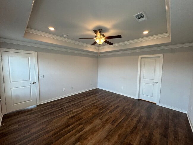 Building Photo - 4401 Havanna