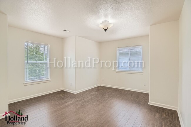 Building Photo - Beautiful Home in Prime North Plains Location – NEW PRICE at $2,795 plus Special $150 credit on y...