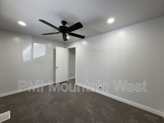 Building Photo - 1520 Merlin Dr