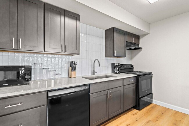 Building Photo - 2309 Cherry Hills Dr