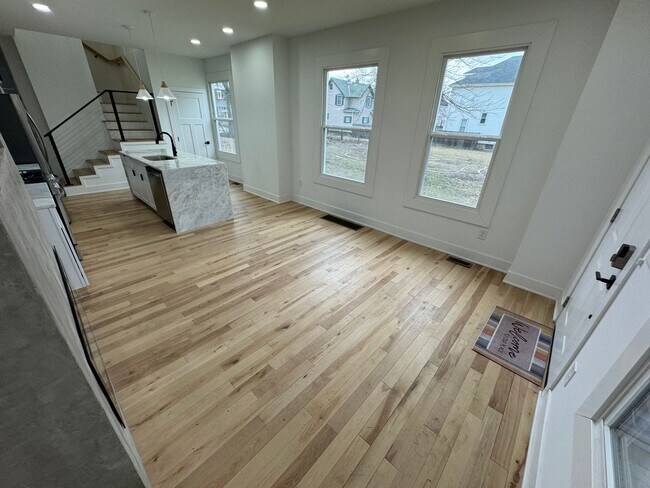 Building Photo - 2 Bedroom - Weiland Park