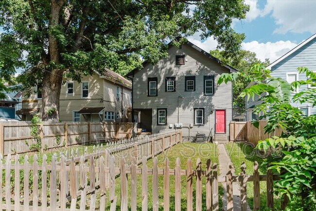 Building Photo - 1134 Lasalle St