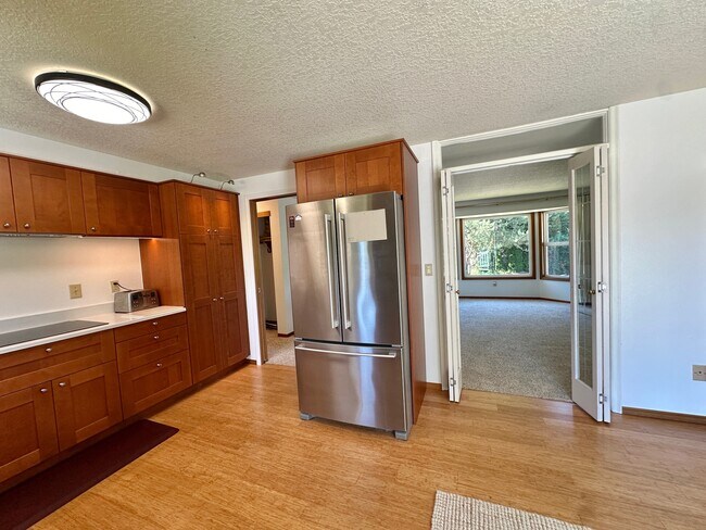 Building Photo - 7460 SW Elmwood St